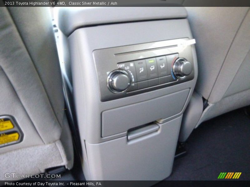 Classic Silver Metallic / Ash 2013 Toyota Highlander V6 4WD