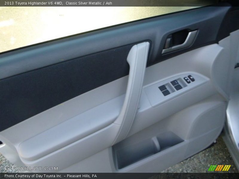Classic Silver Metallic / Ash 2013 Toyota Highlander V6 4WD