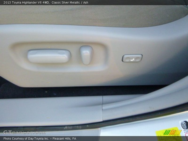 Classic Silver Metallic / Ash 2013 Toyota Highlander V6 4WD