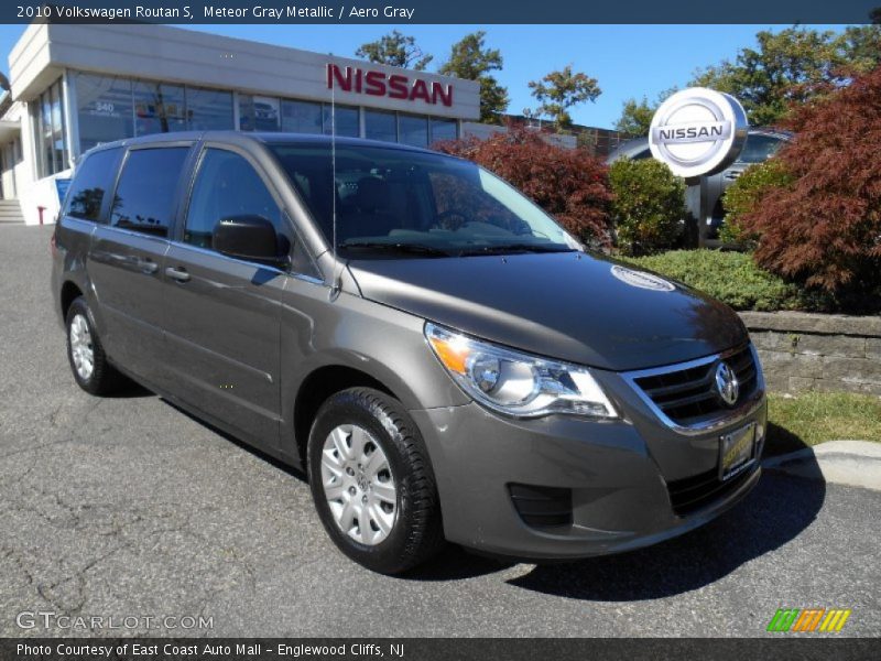 Meteor Gray Metallic / Aero Gray 2010 Volkswagen Routan S