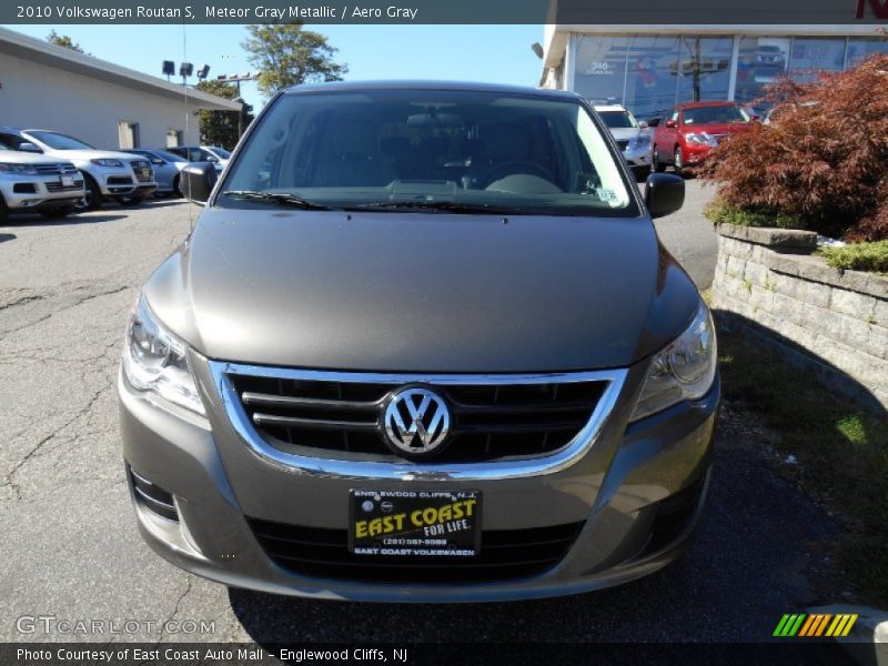 Meteor Gray Metallic / Aero Gray 2010 Volkswagen Routan S