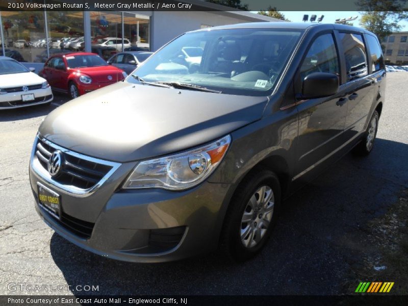 Meteor Gray Metallic / Aero Gray 2010 Volkswagen Routan S