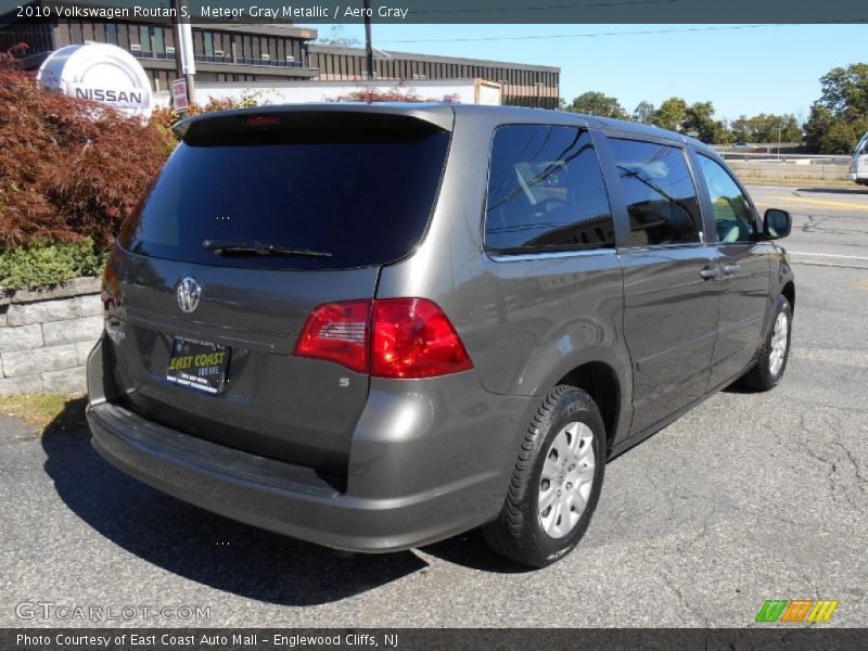 Meteor Gray Metallic / Aero Gray 2010 Volkswagen Routan S