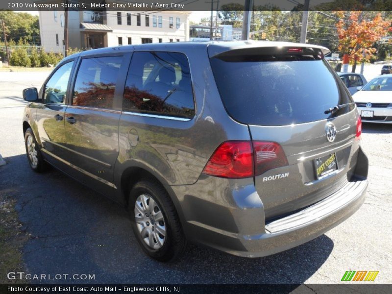 Meteor Gray Metallic / Aero Gray 2010 Volkswagen Routan S