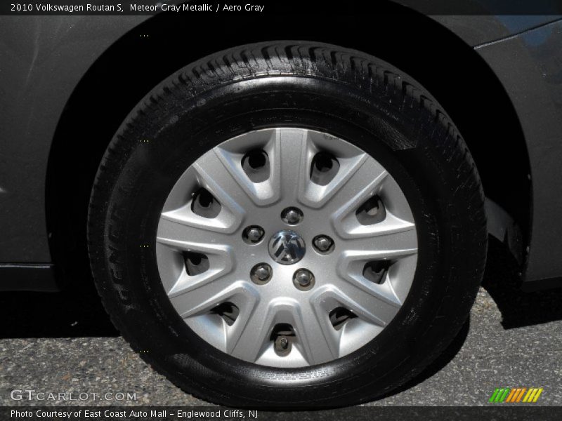 Meteor Gray Metallic / Aero Gray 2010 Volkswagen Routan S