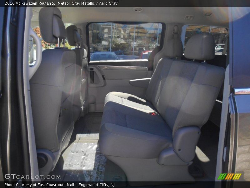 Meteor Gray Metallic / Aero Gray 2010 Volkswagen Routan S