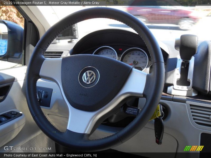 Meteor Gray Metallic / Aero Gray 2010 Volkswagen Routan S