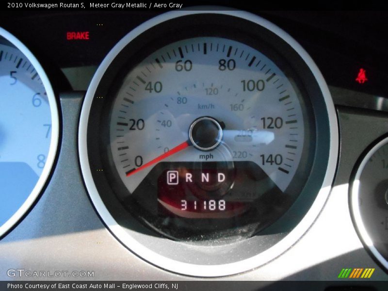Meteor Gray Metallic / Aero Gray 2010 Volkswagen Routan S