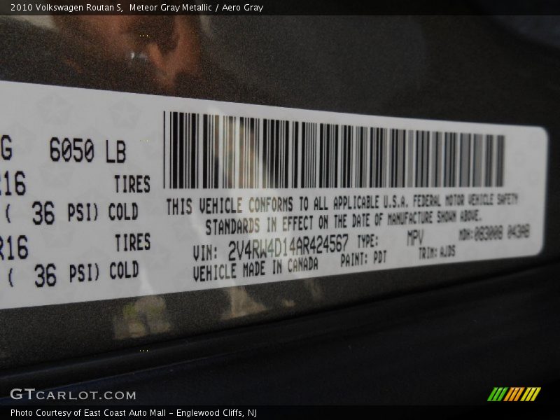 Meteor Gray Metallic / Aero Gray 2010 Volkswagen Routan S