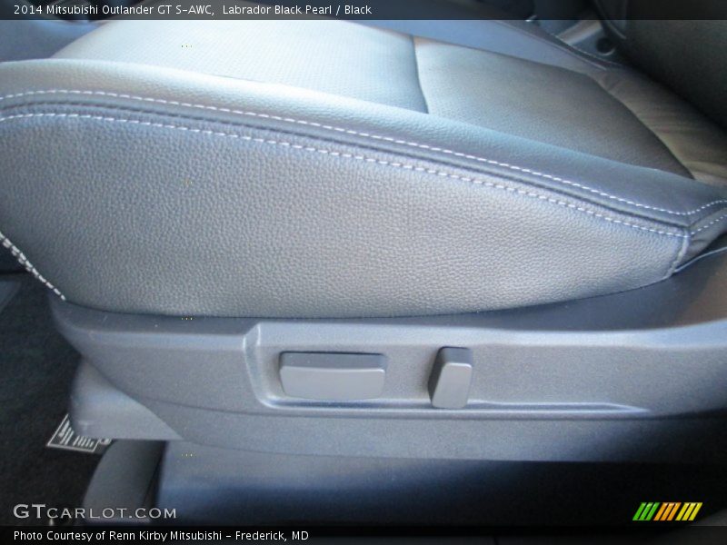 Front Seat of 2014 Outlander GT S-AWC