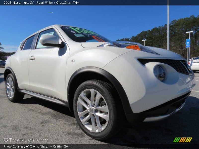 Pearl White / Gray/Silver Trim 2013 Nissan Juke SV