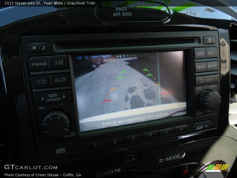 Pearl White / Gray/Silver Trim 2013 Nissan Juke SV