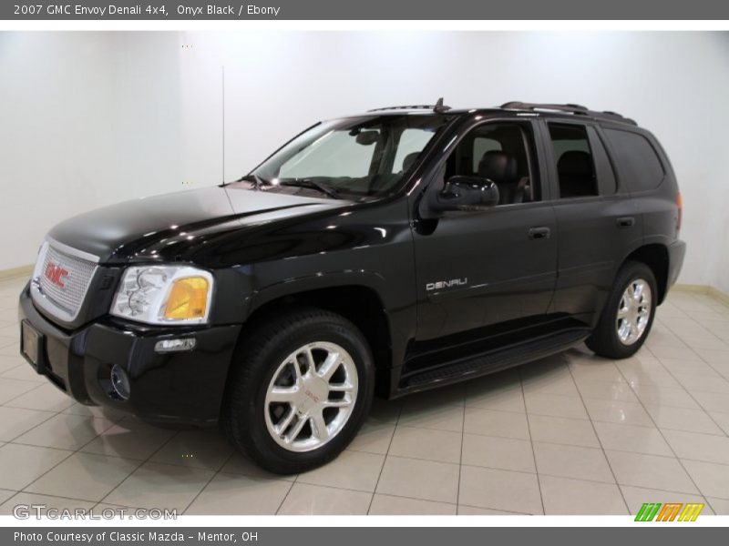 Front 3/4 View of 2007 Envoy Denali 4x4