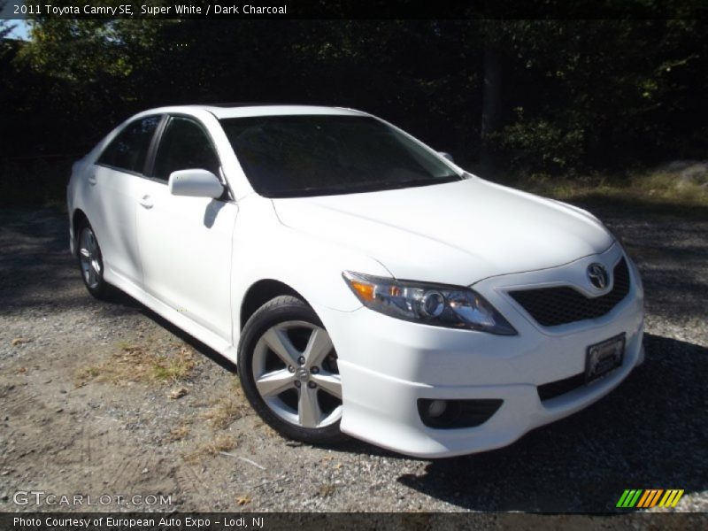 Super White / Dark Charcoal 2011 Toyota Camry SE