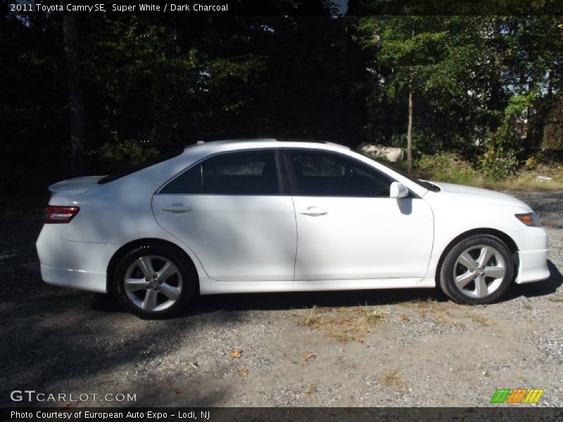 Super White / Dark Charcoal 2011 Toyota Camry SE