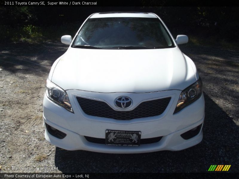 Super White / Dark Charcoal 2011 Toyota Camry SE