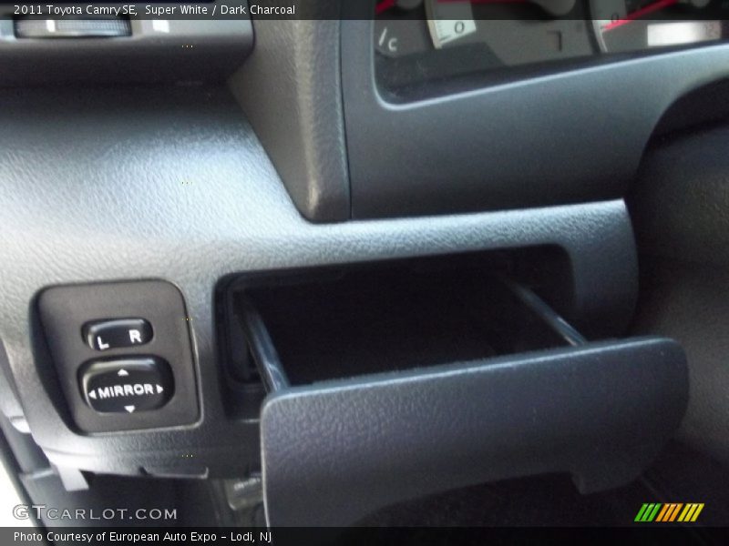 Super White / Dark Charcoal 2011 Toyota Camry SE