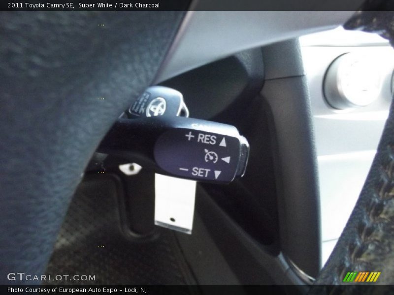 Super White / Dark Charcoal 2011 Toyota Camry SE