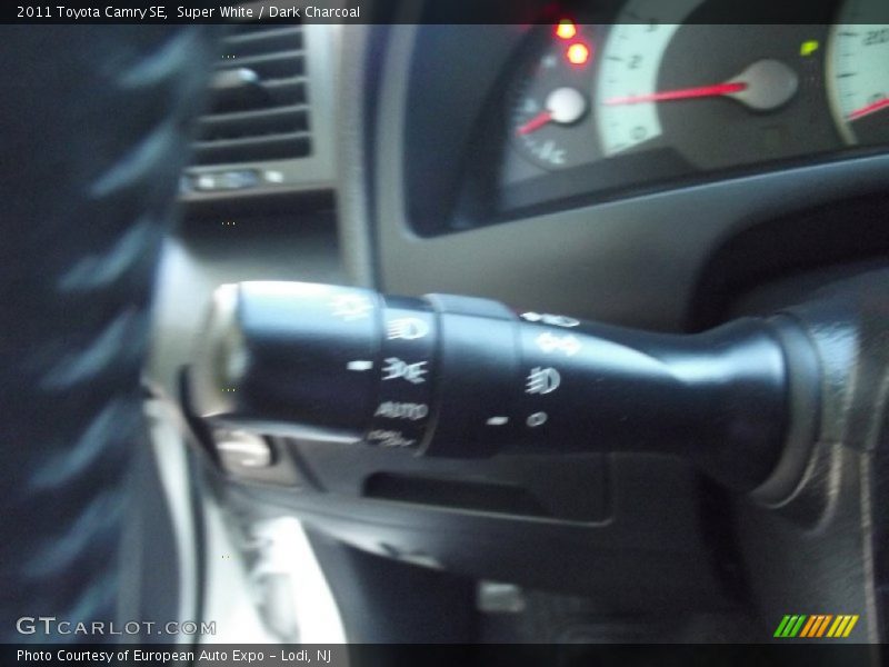 Super White / Dark Charcoal 2011 Toyota Camry SE