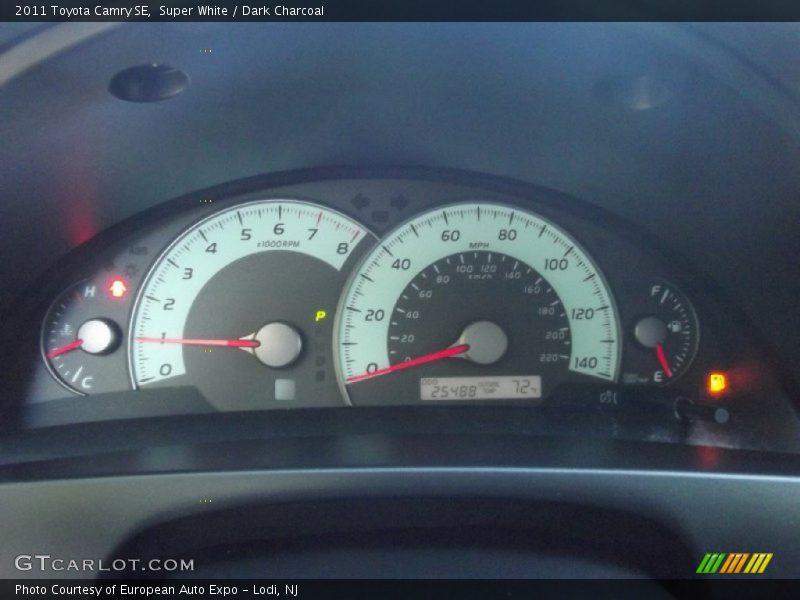 Super White / Dark Charcoal 2011 Toyota Camry SE