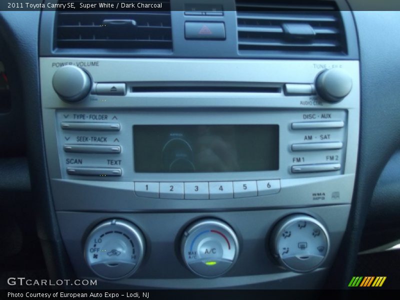 Super White / Dark Charcoal 2011 Toyota Camry SE