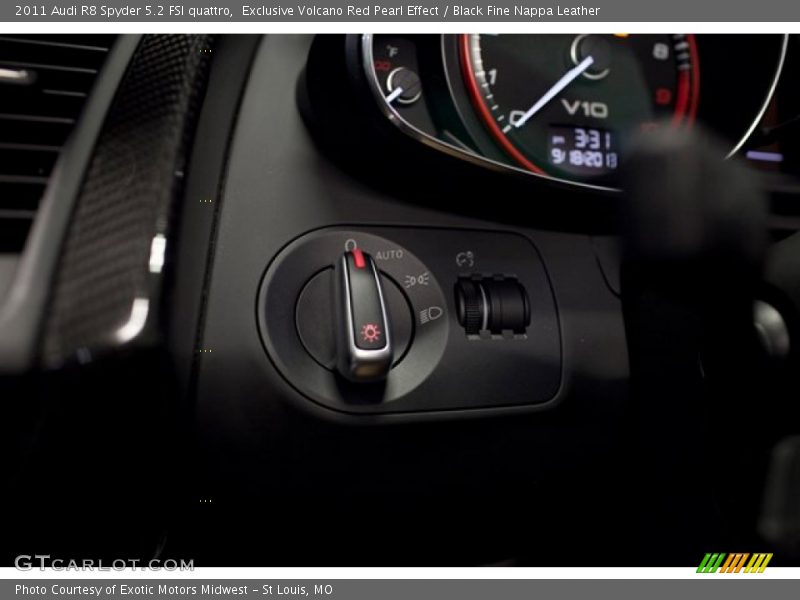 Controls of 2011 R8 Spyder 5.2 FSI quattro
