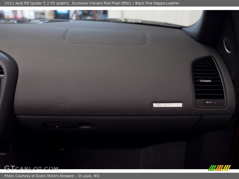 Dashboard of 2011 R8 Spyder 5.2 FSI quattro