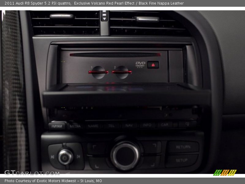 Controls of 2011 R8 Spyder 5.2 FSI quattro