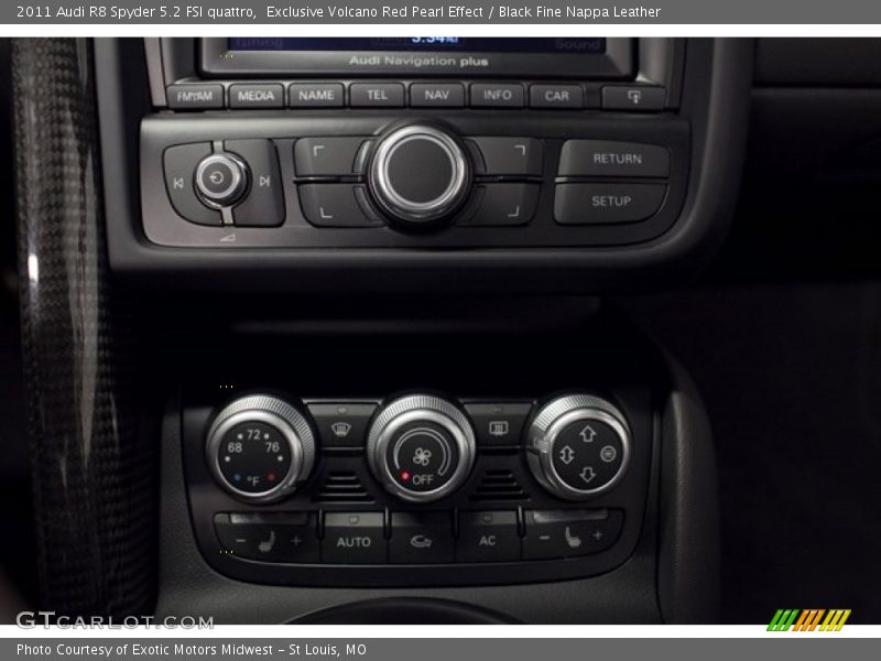 Controls of 2011 R8 Spyder 5.2 FSI quattro
