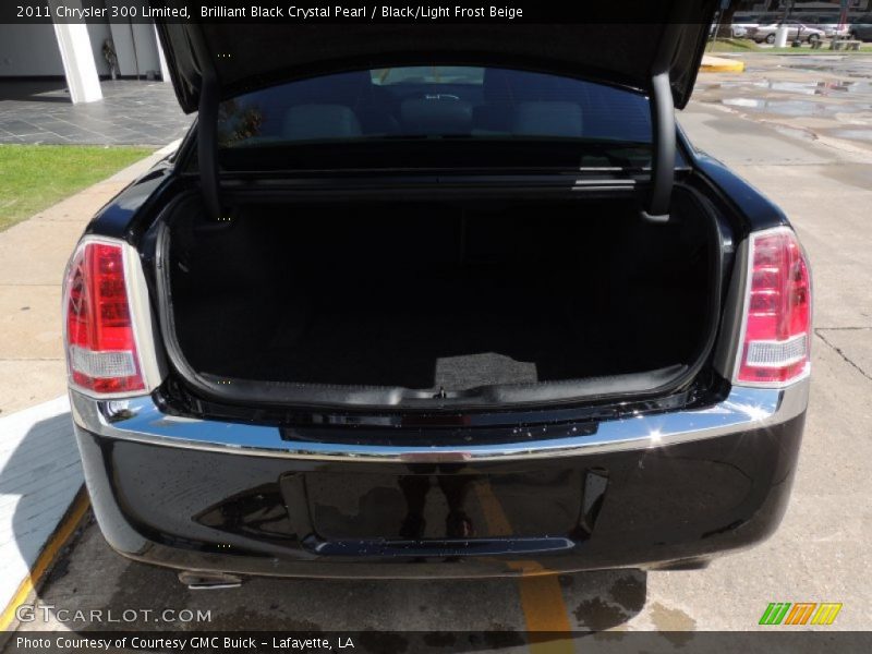 Brilliant Black Crystal Pearl / Black/Light Frost Beige 2011 Chrysler 300 Limited
