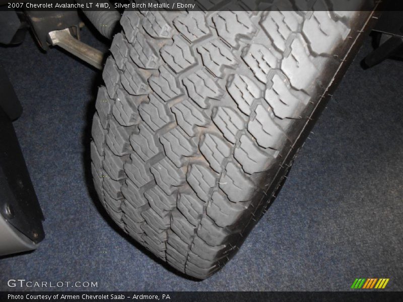 Silver Birch Metallic / Ebony 2007 Chevrolet Avalanche LT 4WD