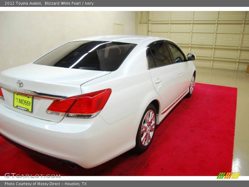 Blizzard White Pearl / Ivory 2012 Toyota Avalon