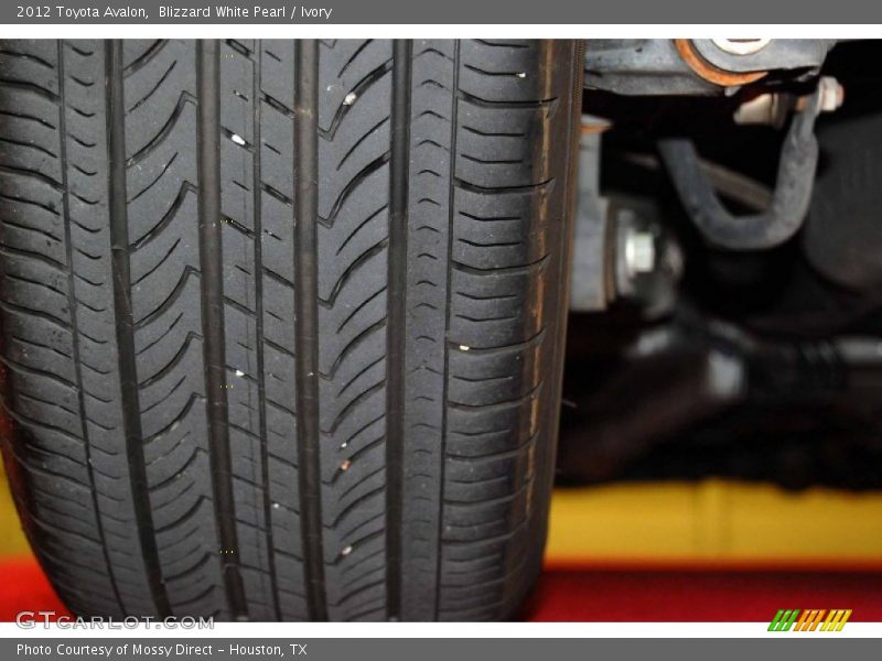 Blizzard White Pearl / Ivory 2012 Toyota Avalon