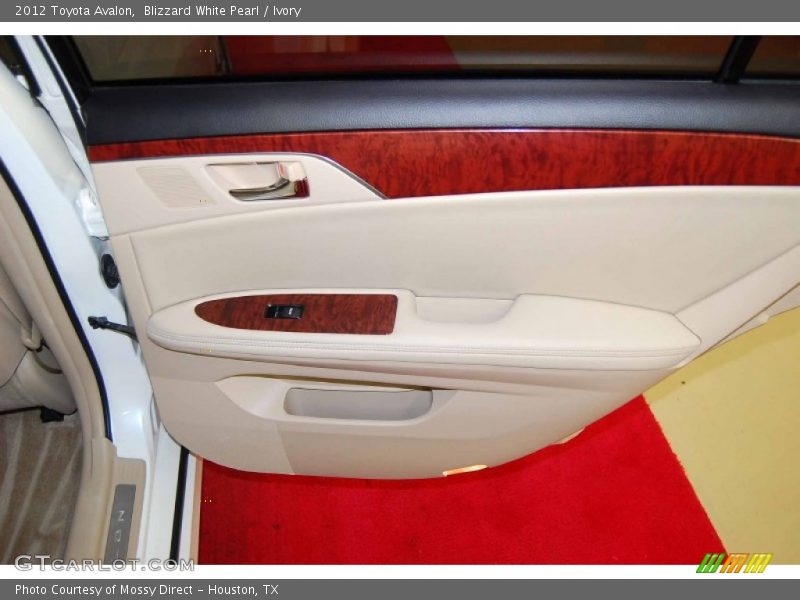 Blizzard White Pearl / Ivory 2012 Toyota Avalon