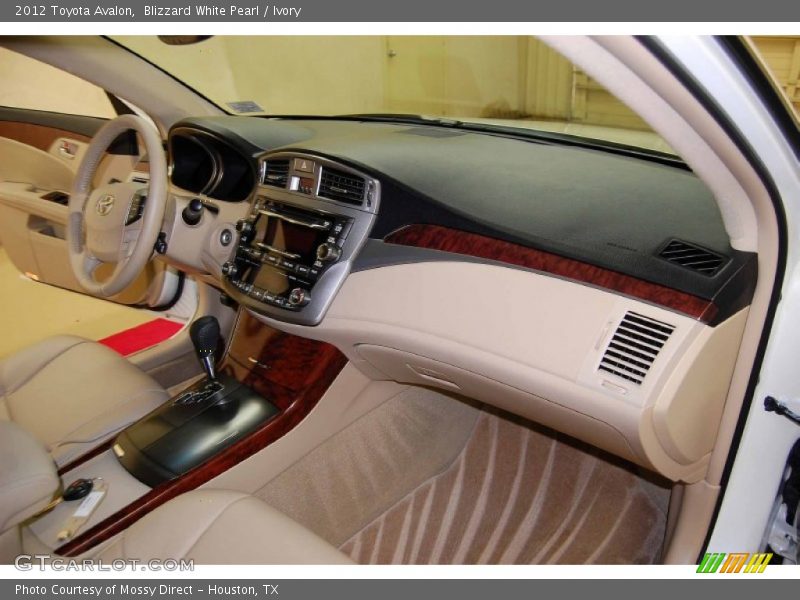 Blizzard White Pearl / Ivory 2012 Toyota Avalon