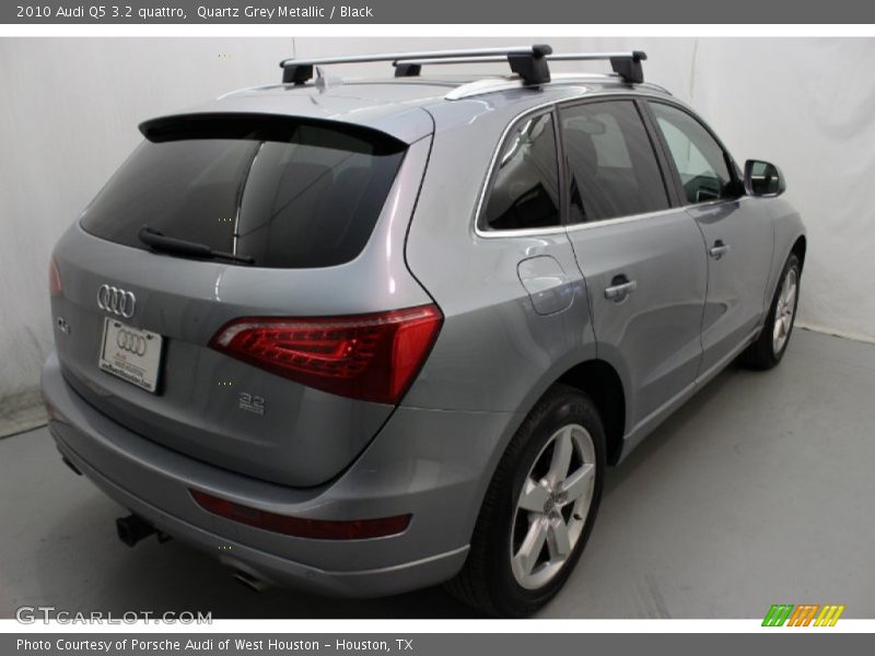Quartz Grey Metallic / Black 2010 Audi Q5 3.2 quattro