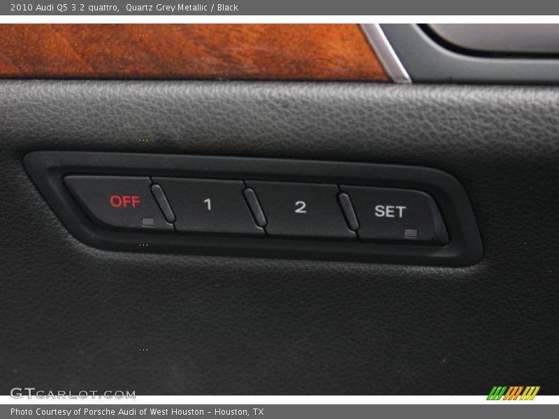 Quartz Grey Metallic / Black 2010 Audi Q5 3.2 quattro