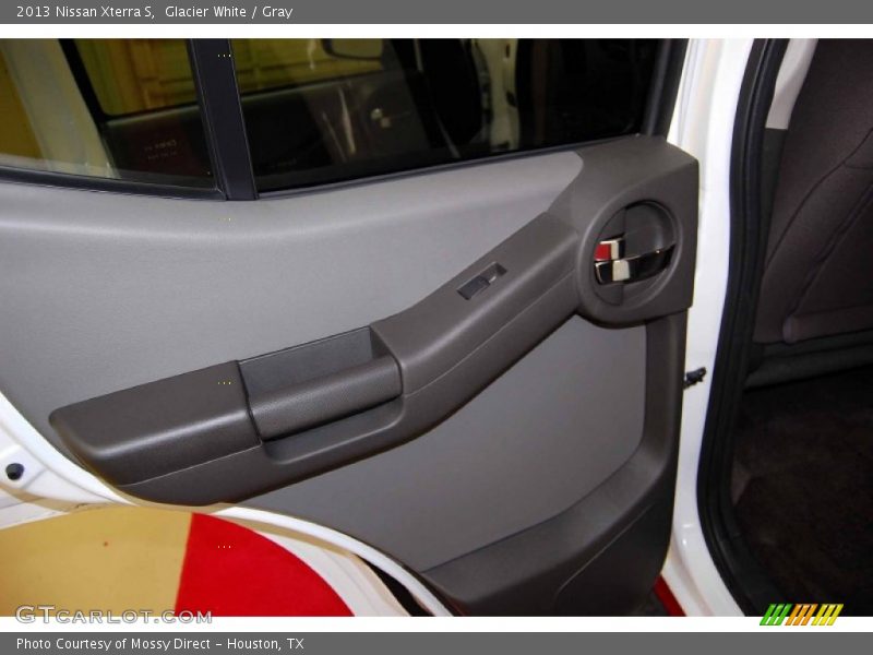 Glacier White / Gray 2013 Nissan Xterra S