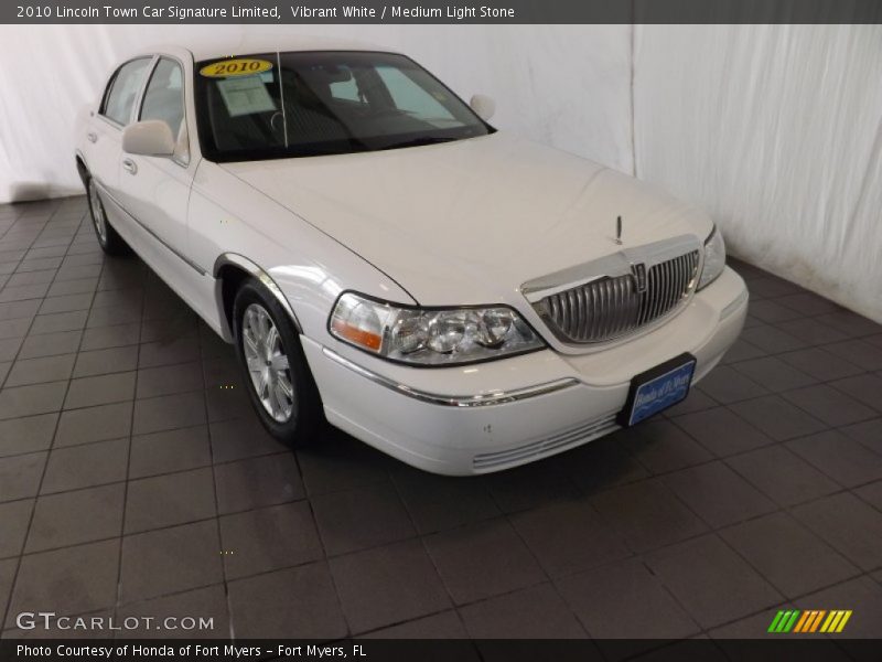 Vibrant White / Medium Light Stone 2010 Lincoln Town Car Signature Limited