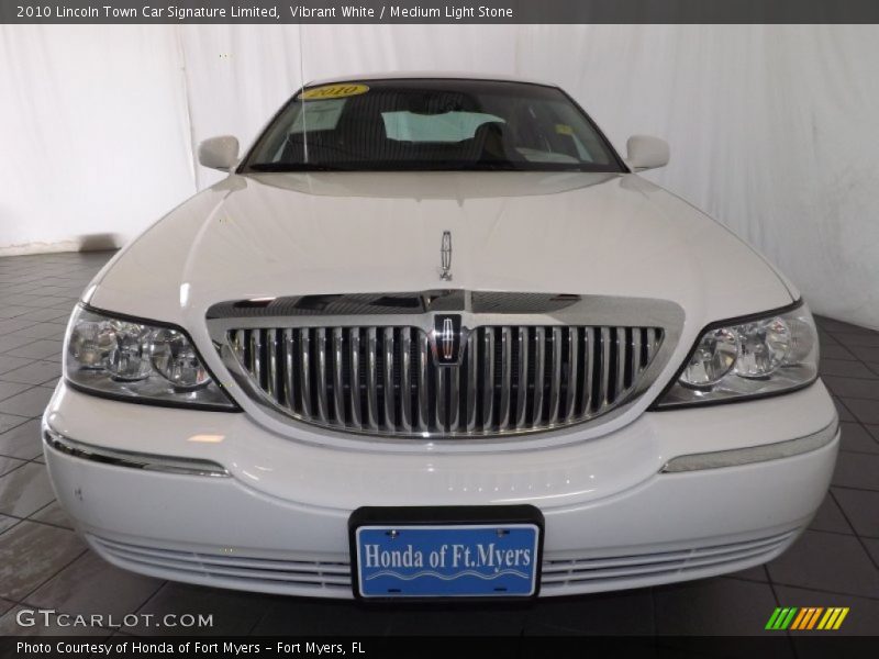 Vibrant White / Medium Light Stone 2010 Lincoln Town Car Signature Limited