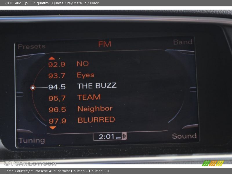 Quartz Grey Metallic / Black 2010 Audi Q5 3.2 quattro