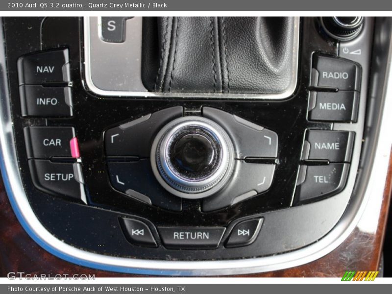 Quartz Grey Metallic / Black 2010 Audi Q5 3.2 quattro