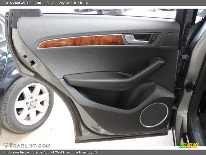 Quartz Grey Metallic / Black 2010 Audi Q5 3.2 quattro