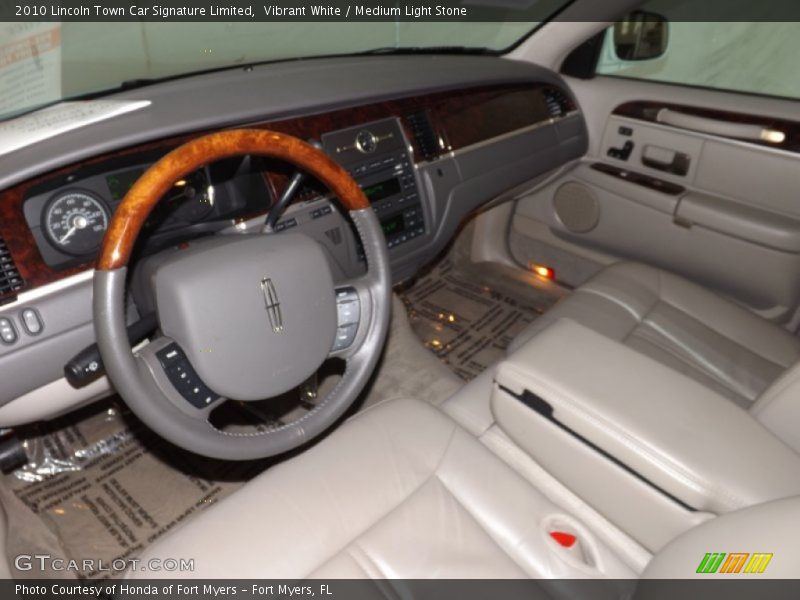 Vibrant White / Medium Light Stone 2010 Lincoln Town Car Signature Limited
