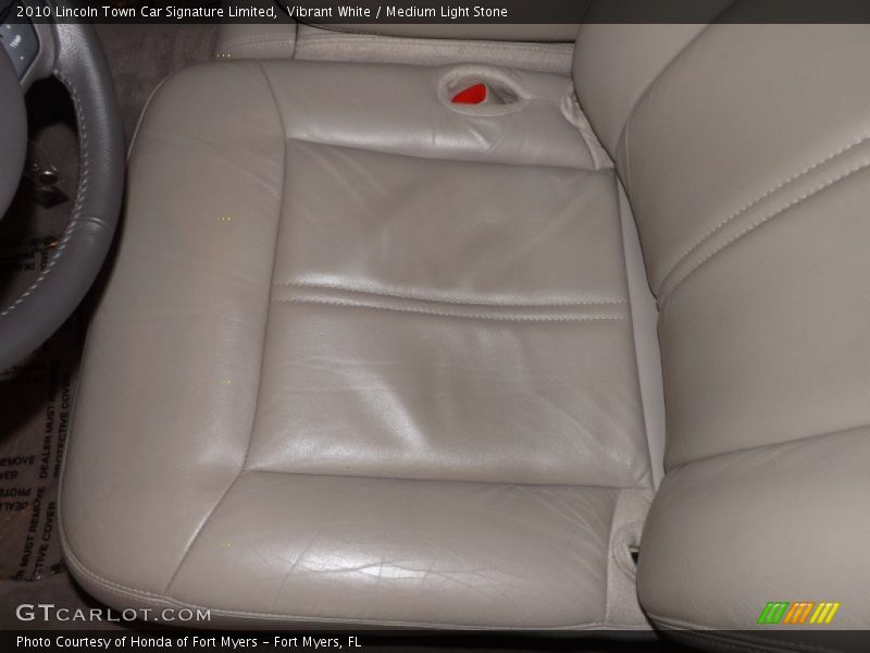 Vibrant White / Medium Light Stone 2010 Lincoln Town Car Signature Limited