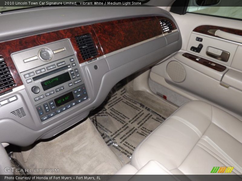 Vibrant White / Medium Light Stone 2010 Lincoln Town Car Signature Limited
