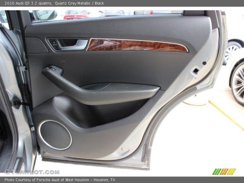 Quartz Grey Metallic / Black 2010 Audi Q5 3.2 quattro