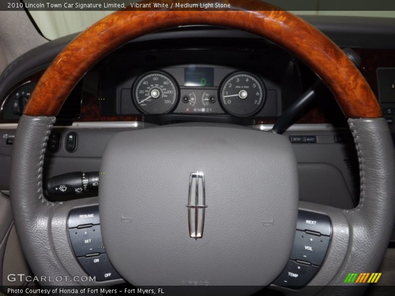 Vibrant White / Medium Light Stone 2010 Lincoln Town Car Signature Limited