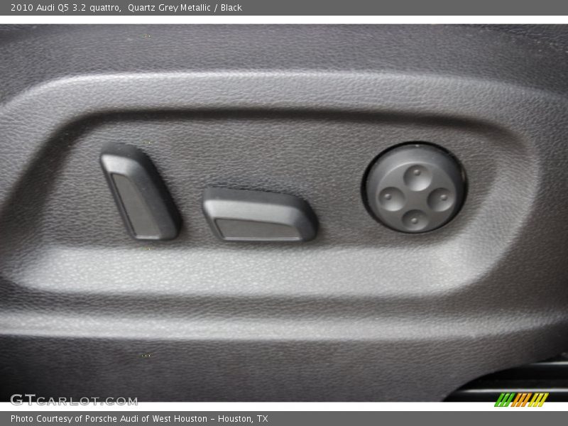 Quartz Grey Metallic / Black 2010 Audi Q5 3.2 quattro