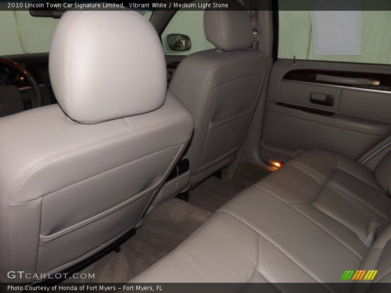 Vibrant White / Medium Light Stone 2010 Lincoln Town Car Signature Limited